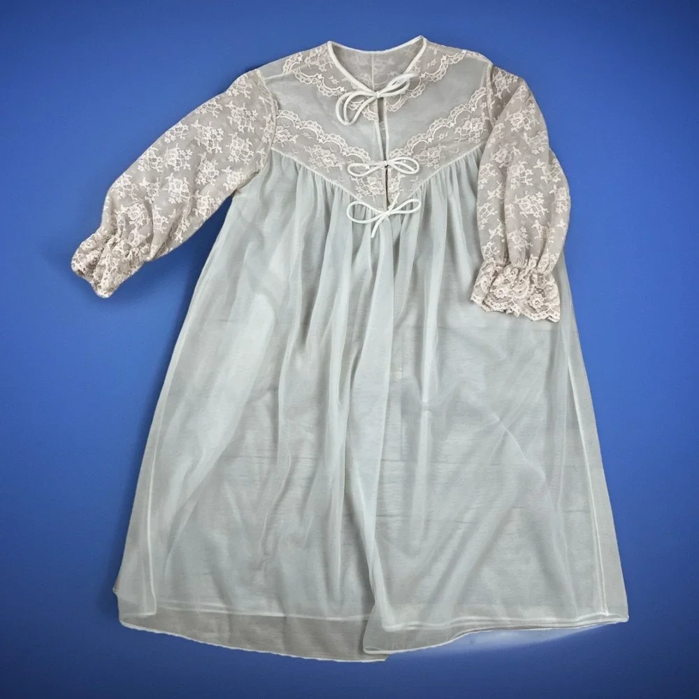 VTG ILGWU Robe‎ Women's Size 36 White with Soft Pink Lace Chiffon Sheer Peignoir